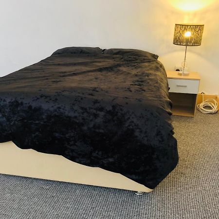 Shous Guest House Emersons Green Екстер'єр фото