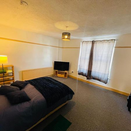 Shous Guest House Emersons Green Екстер'єр фото