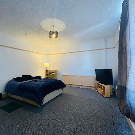 Shous Guest House Emersons Green Екстер'єр фото