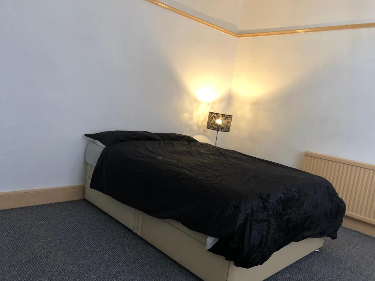 Shous Guest House Emersons Green Екстер'єр фото