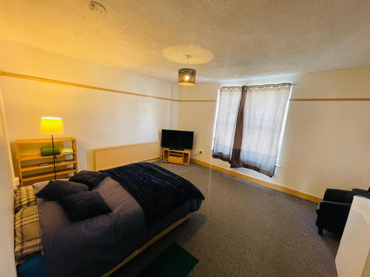 Shous Guest House Emersons Green Екстер'єр фото