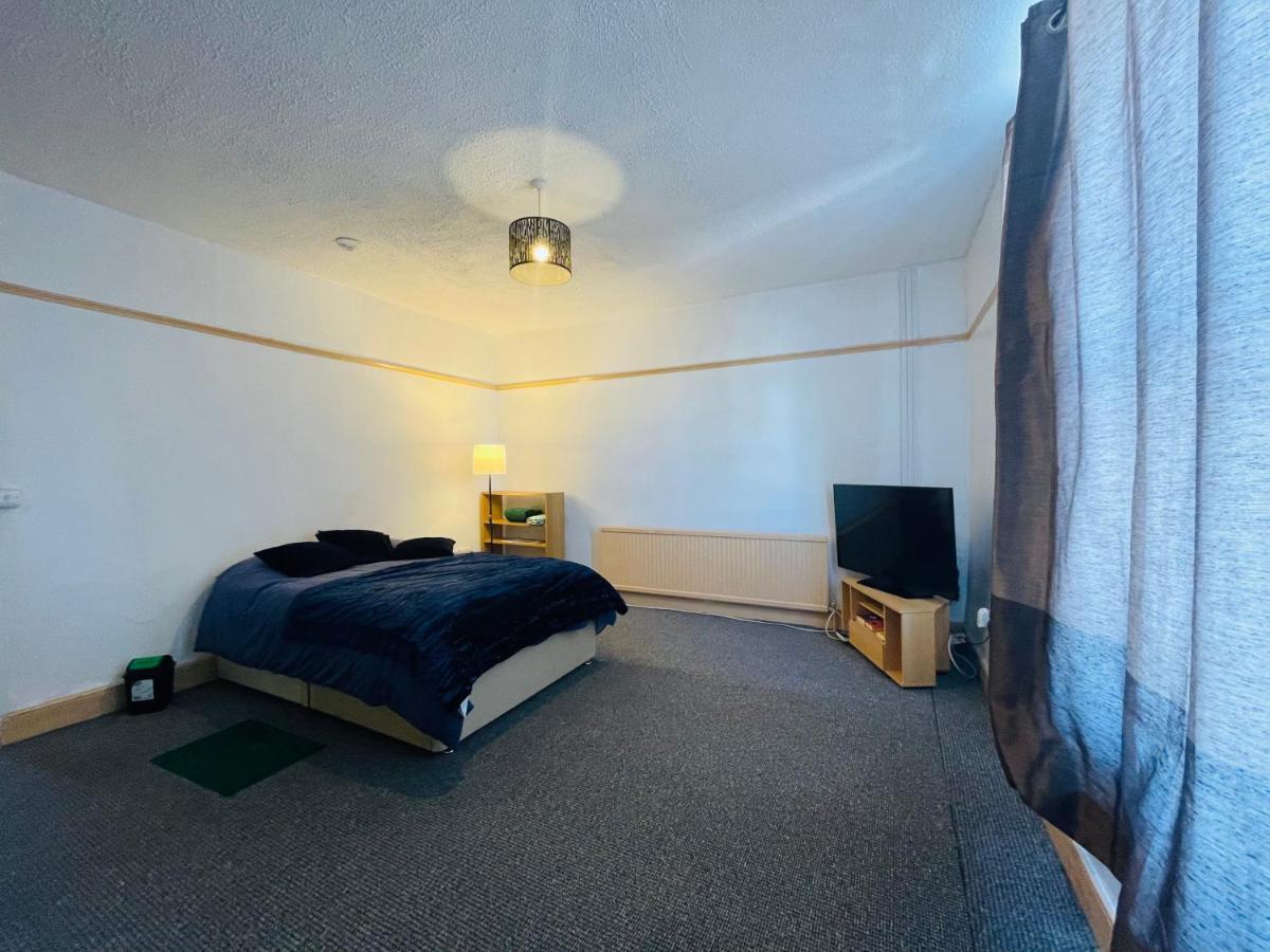 Shous Guest House Emersons Green Екстер'єр фото